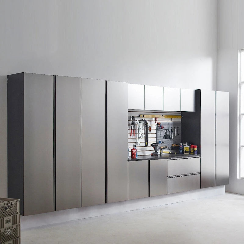 Wandmontierter Mehrzweck-Garagenschrank aus Holz