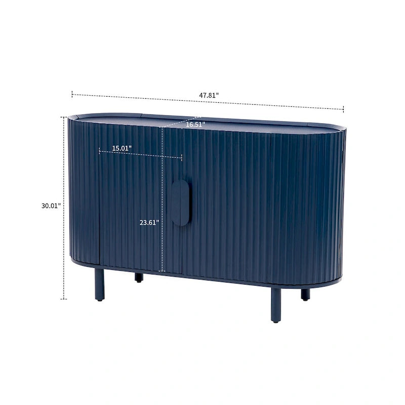 Modernes stilvolles Sideboard aus Holz mit vertikal gestreiften Schranktüren