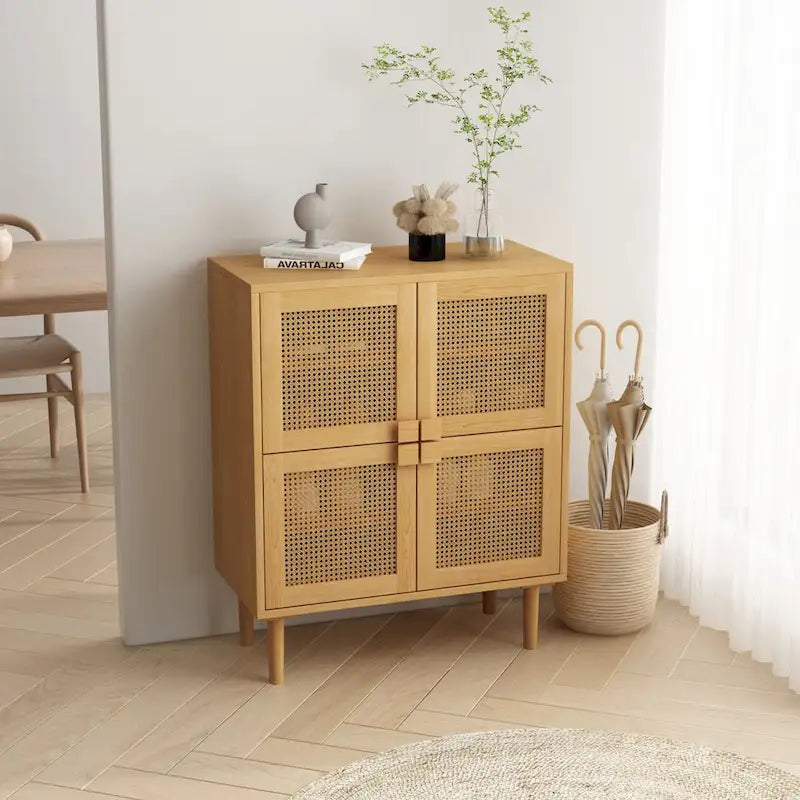 Modernes Sideboard mit 4 Türen und Rattan-Geflecht