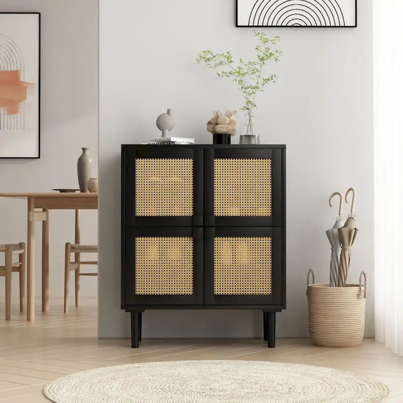 Modernes Sideboard mit 4 Türen und Rattan-Geflecht