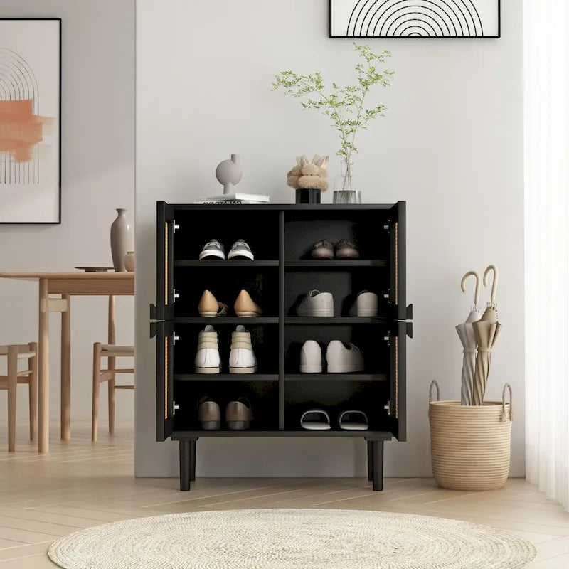 Modernes Sideboard mit 4 Türen und Rattan-Geflecht