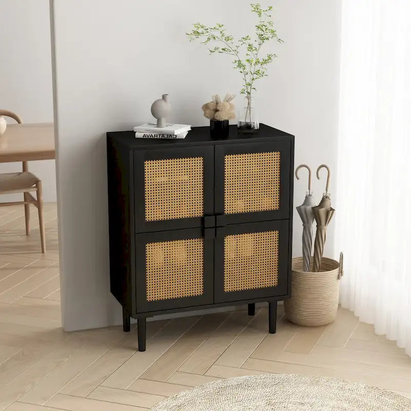 Modernes Sideboard mit 4 Türen und Rattan-Geflecht
