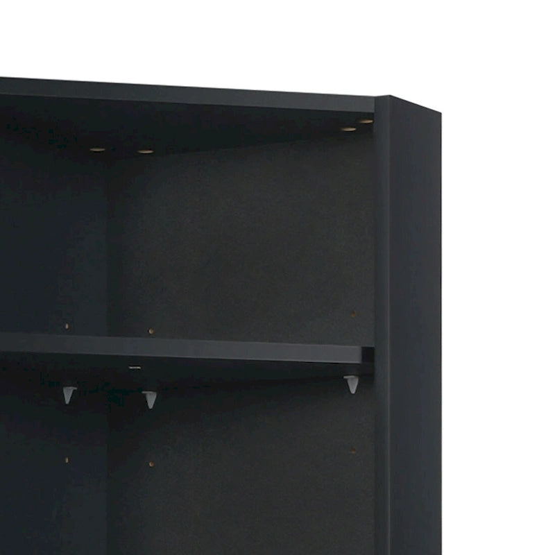 Moderner Bad Hochschrank aus Holz mit Metallelementen